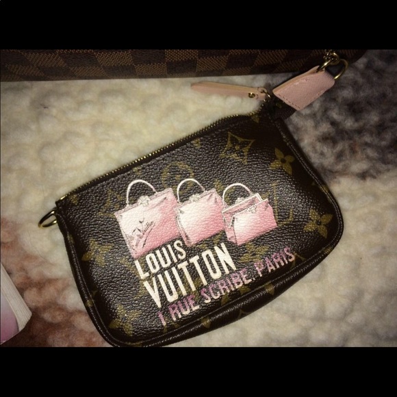 AUTHENTIC LOUIS VUITTON MONOGRAM POCHETTE - Picture 2 of 8